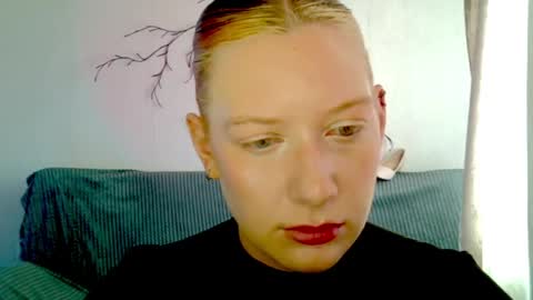 Lily online show from April 29, 7:35 am