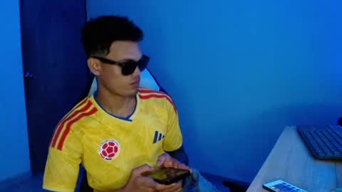 easy_money7777 online show from July 7, 11:41 pm
