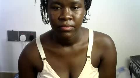 ebony_lynne online show from April 2, 2:46 pm