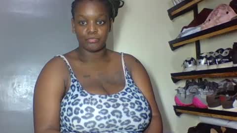 ebonymayahh online show from July 18, 8:27 am