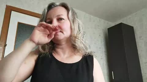 edithmanning online show from May 13, 6:01 am