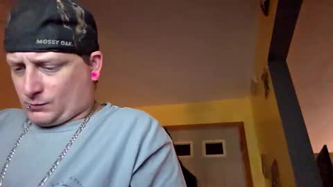 Snapshot of edwardaims_2please chatting on October 27, 2:44 am edwardaims_2please online show from October 27, 2:44 am
