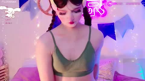 Snapshot of effyevans2 chatting on September 27, 4:43 am - new video where i CUM in BIO online show from September 27, 4:43 am