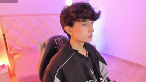 eidan_tay online show from April 1, 7:11 pm