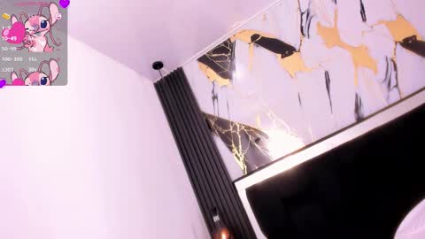 eileenn tanihara online show from December 16, 11:05 am