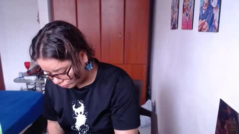 eimy_saenzz online show from November 6, 4:43 pm