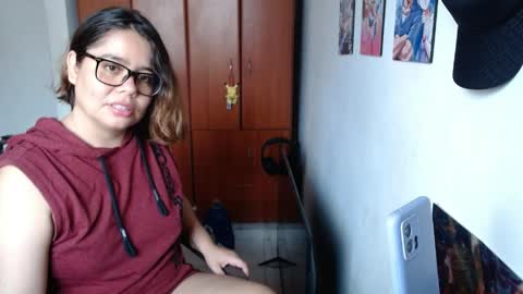 eimy_saenzz online show from April 4, 10:06 pm