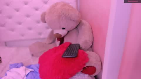 eimy online show from April 19, 1:12 pm