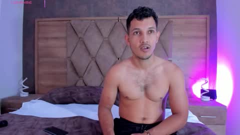 YG COUPLE online show from February 25, 8:23 pm