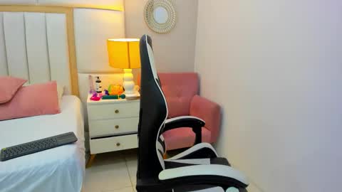 EimmyJones online show from November 8, 3:20 am