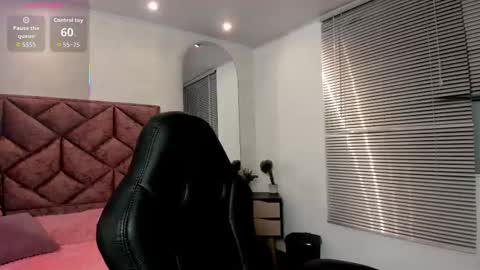 Elaia online show from December 23, 4:51 am