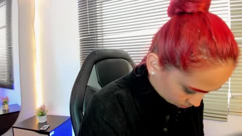 Elaia online show from December 4, 12:08 pm