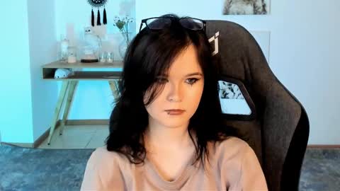 Your sweet girl online show from March 1, 1:43 am