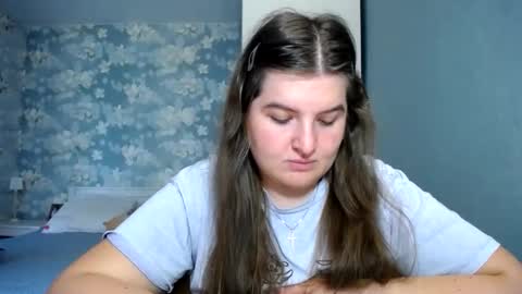 Elanis online show from April 23, 1:24 pm