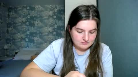 Elanis online show from April 24, 5:04 pm