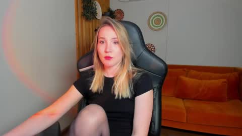 elaravoltage online show from April 5, 5:04 am