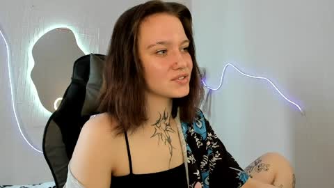 elastikiss online show from April 9, 8:20 am