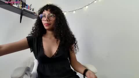 Snapshot of elektra_williams chatting on January 8, 4:44 am elektra_williams online show from January 8, 4:44 am