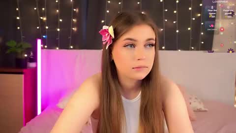 Snapshot of elenefrail chatting on February 16, 8:32 am Isabella - streaming MondayTuesdayWednesdayFridaySaturdaySunday online show from February 16, 8:32 am