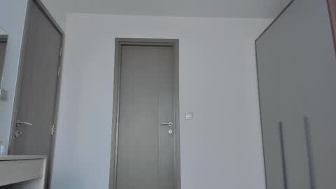 Snapshot of eleonora_linn_ chatting on February 14, 8:21 am Eleonora online show from February 14, 8:21 am