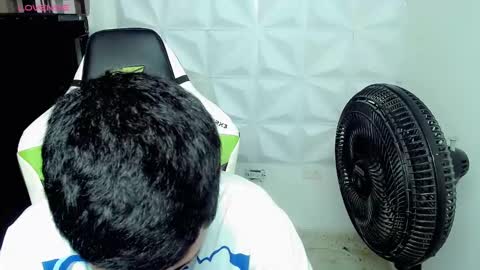 Snapshot of elii_797 chatting on December 5, 3:55 pm bby-santy online show from December 5, 3:55 pm