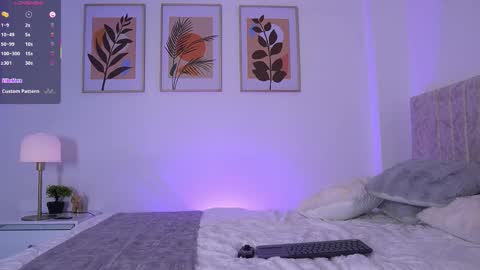 E L I I Z A B E T H   online show from November 22, 1:59 am