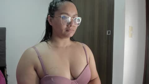 Snapshot of elisa_connors18 chatting on September 20, 10:35 pm      online show from September 20, 10:35 pm