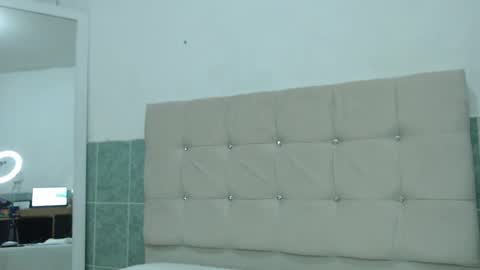 Snapshot of elisa_diaz_14 chatting on February 13, 4:43 am Elisa Diaz online show from February 13, 4:43 am