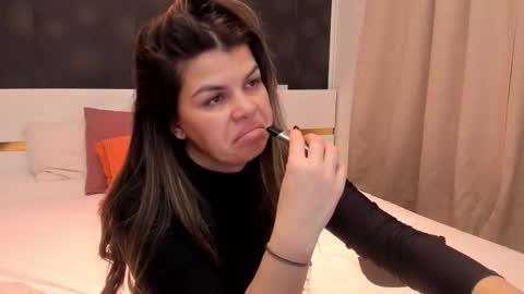 Elly online show from March 4, 7:22 pm