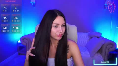 elisevelour online show from October 25, 1:33 pm