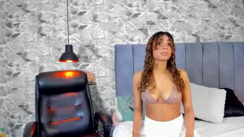 eliza_monroe online show from March 26, 4:18 am