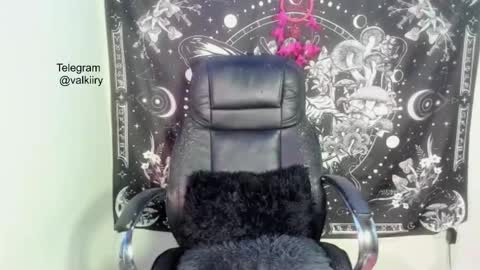 Elizabeth online show from January 8, 10:26 pm