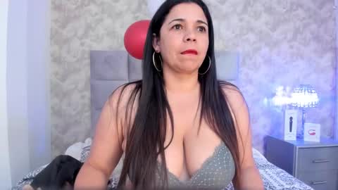 Elizabeth online show from March 3, 1:10 am