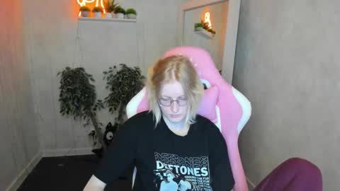 Elizabeth online show from November 20, 2:21 am