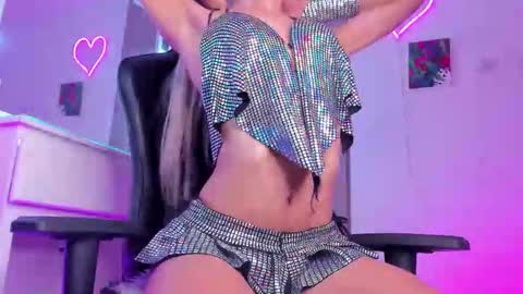 Snapshot of elizabeth_jones_01 chatting on September 15, 11:17 pm Eli online show from September 15, 11:17 pm
