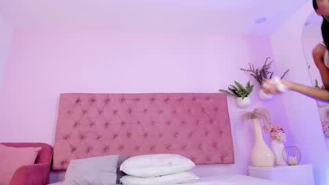 Elizabeth online show from March 12, 5:07 pm