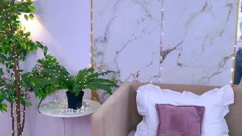 Elizabeth online show from January 11, 4:57 pm