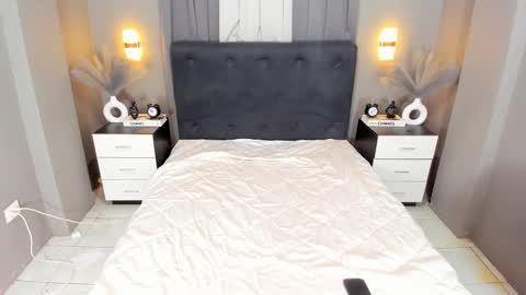 Snapshot of ella______ chatting on December 1, 9:06 pm Ella online show from December 1, 9:06 pm