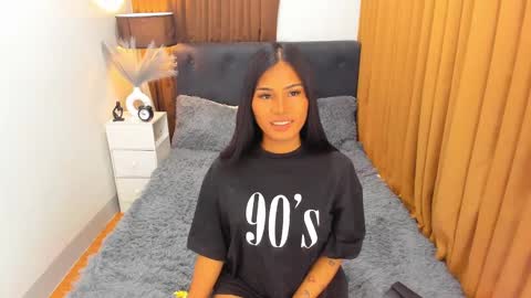 Snapshot of ella______ chatting on December 30, 5:37 am Ella online show from December 30, 5:37 am