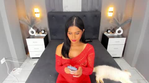 Snapshot of ella______ chatting on December 5, 10:39 am Ella online show from December 5, 10:39 am