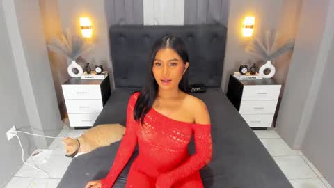 Snapshot of ella______ chatting on December 5, 4:26 am Ella online show from December 5, 4:26 am