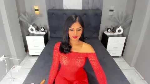 Snapshot of ella______ chatting on December 5, 9:44 pm Ella online show from December 5, 9:44 pm