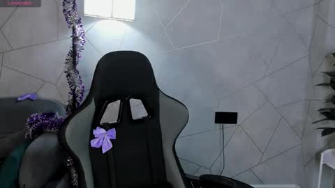 Ella online show from December 23, 9:04 am