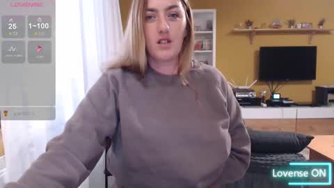 Snapshot of ella_max_live chatting on October 5, 6:00 am Ella  Max online show from October 5, 6:00 am