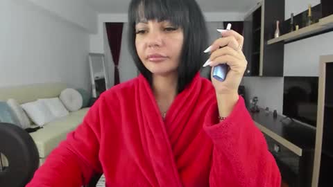 Ella online show from January 18, 5:00 pm