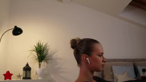 Ella online show from February 9, 10:21 pm