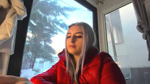 ella_vee online show from February 19, 7:18 am