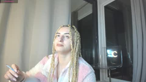 Snapshot of ella_vee chatting on October 22, 2:48 am ella_vee online show from October 22, 2:48 am