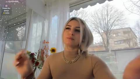 ella_vee online show from March 25, 5:47 am