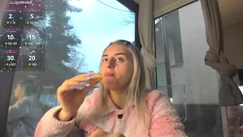 ella_vee online show from February 9, 6:17 am